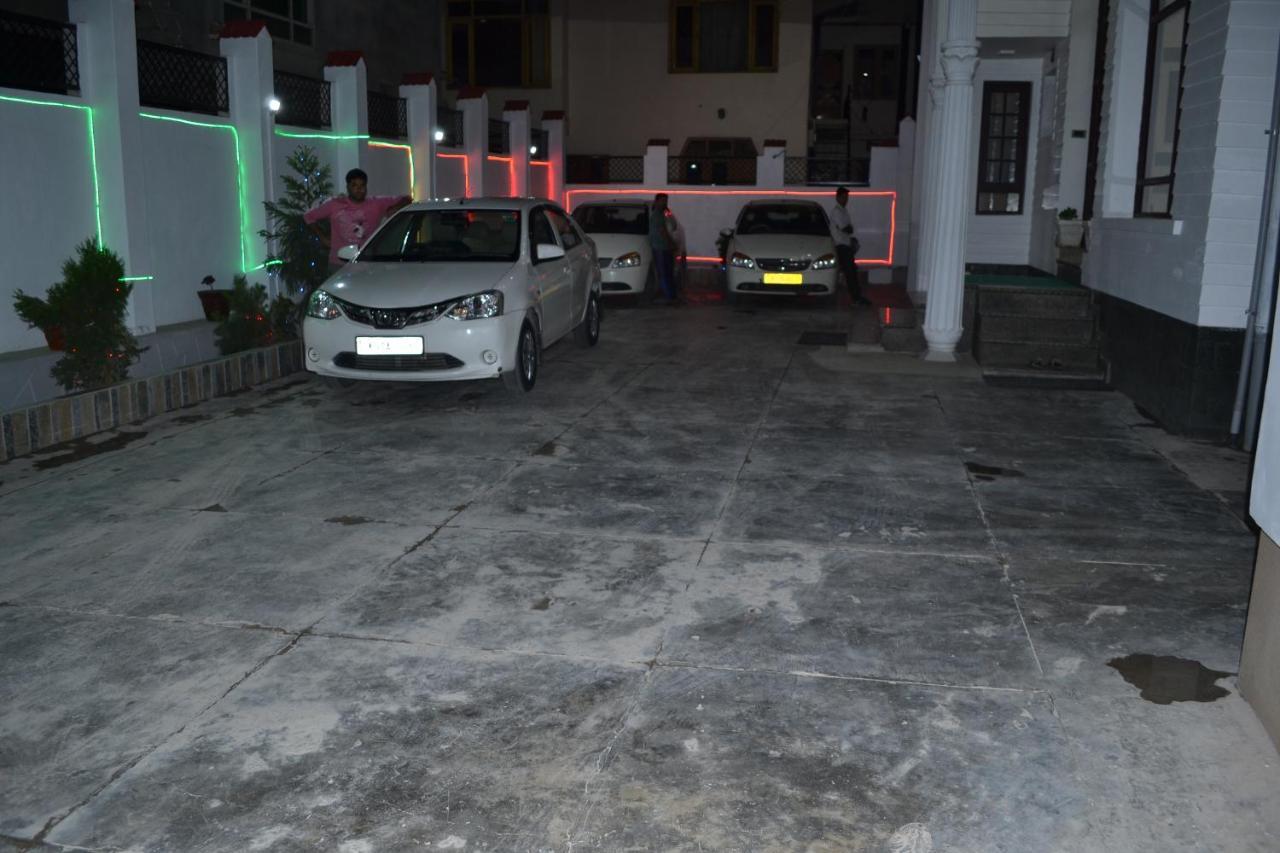 Oyo 22081 Hotel Shree Mazda Srīnagar Zewnętrze zdjęcie