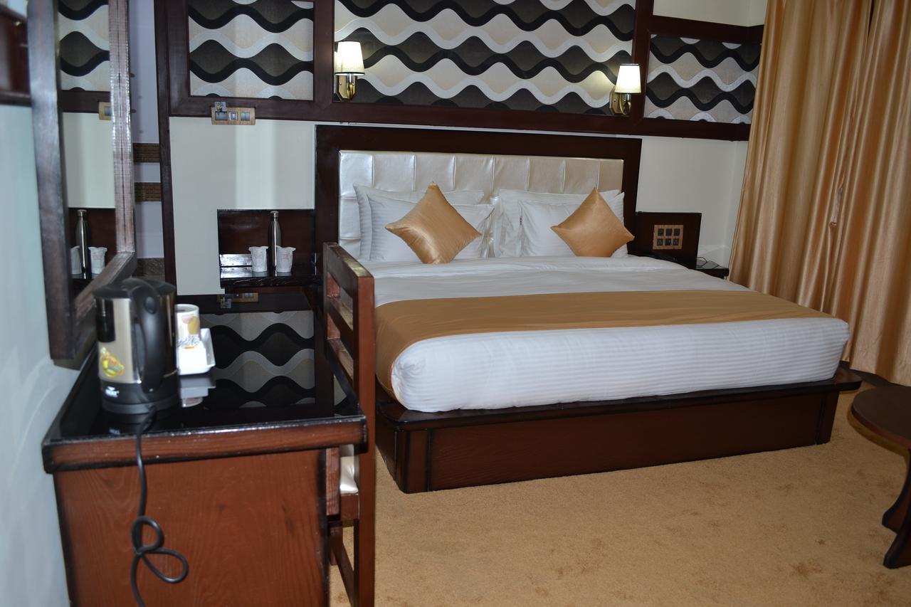 Oyo 22081 Hotel Shree Mazda Srīnagar Zewnętrze zdjęcie